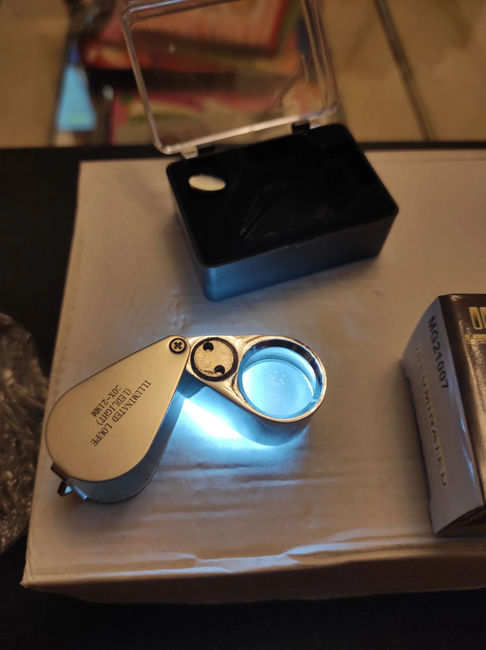 Lupa de bolso metálica com LED para joalheiros ou colecionadores 30x21mm. – photo 9